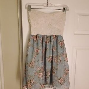 Flowy Mini strapless dress.